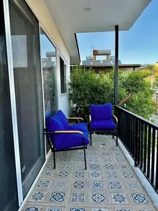 Balkonlu 2 yatak odası aile stüdyo
