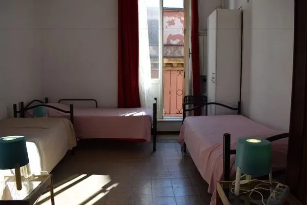 Ortak Ranzalı Oda, Sadece kadınlar için, Ortak Banyo (External)