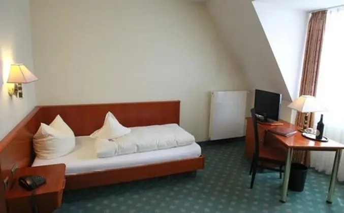 Comfort Tek Büyük Yataklı Oda