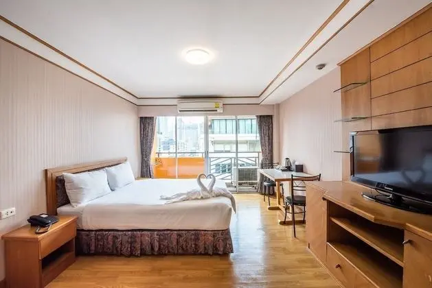 Superior Studio Queen bed room
