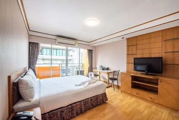 Superior Studio Queen bed room