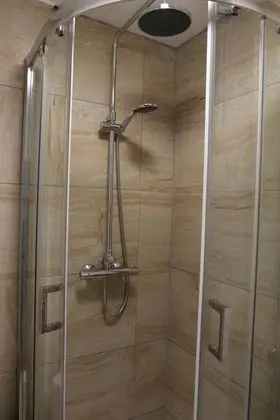 Standard Tek Büyük Yataklı Oda, Ortak Banyo (Room 1)