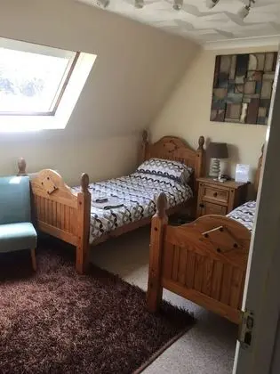 İki Ayrı Yataklı Oda, Ortak Banyo