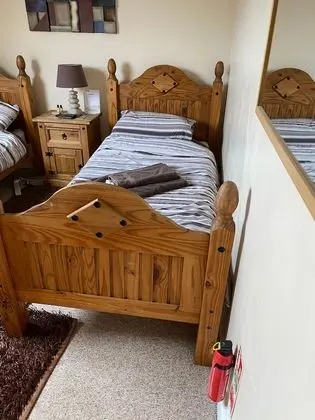 İki Ayrı Yataklı Oda, Ortak Banyo