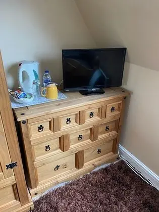 İki Ayrı Yataklı Oda, Ortak Banyo