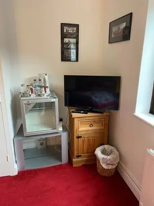 Tek Büyük Yataklı Oda, Ortak Banyo (1)