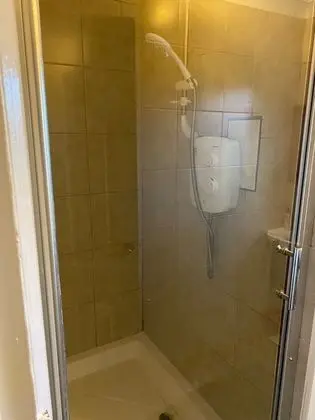 Tek Büyük Yataklı Oda, Ortak Banyo (1)