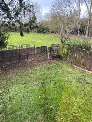 Tek Büyük Yataklı Oda, Ortak Banyo (2)