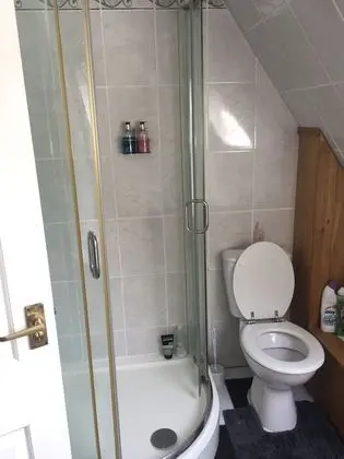 Tek Büyük Yataklı Oda, Ortak Banyo (2)