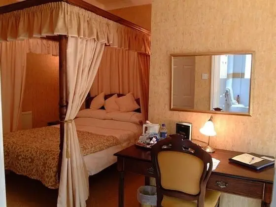 Tek Büyük Yataklı Oda, Banyolu/Duşlu (Four Poster with Patio)
