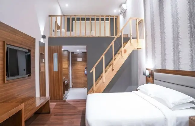 Lake View Family Room With Balcony