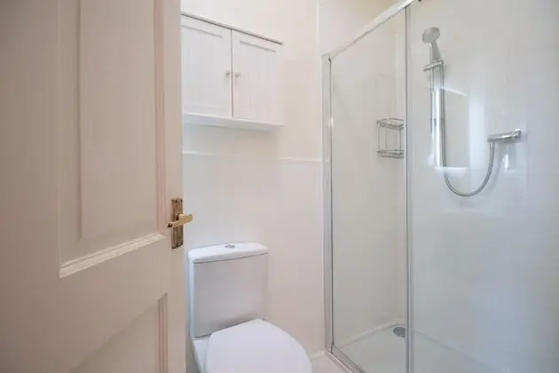 Tek Büyük veya İki Ayrı Yataklı Oda, Göl Manzaralı (38 steps to Second Floor, Room 9)