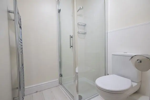 Tek Büyük Yataklı Oda (19 steps to First Floor, Room 6)