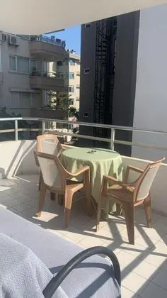 Aile Odası, Havuz Manzaralı, Balkonlu