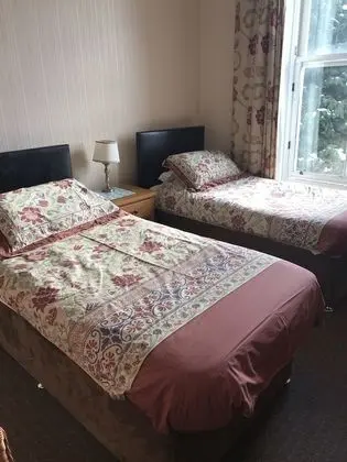 Basic Tek Büyük veya İki Ayrı Yataklı Oda