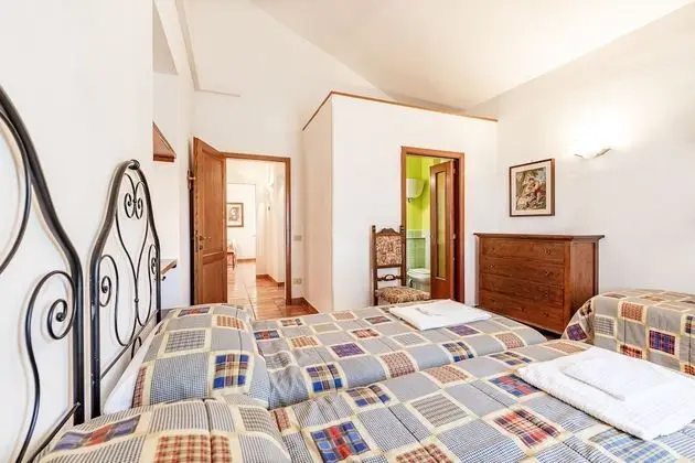 Family Apart Daire, Birden Çok Yatak, 2 Banyolu, Bahçeli (Rosemary apt with shared pool family)