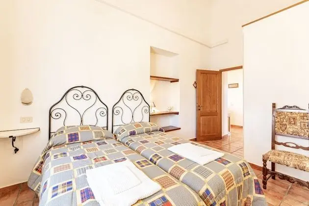 Family Apart Daire, Birden Çok Yatak, 2 Banyolu, Bahçeli (Rosemary apt with shared pool family)