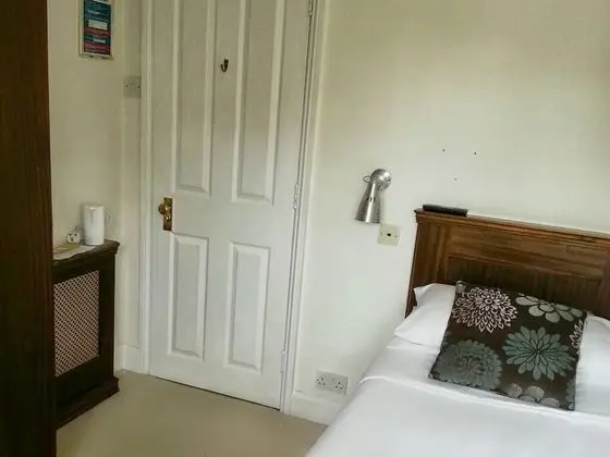 Tek Kişilik Oda, Ortak Banyo (ROOM 5)