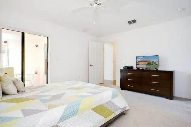 Villa (2569ROSEMONT)
