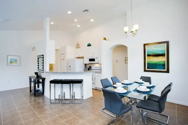 Villa (2569ROSEMONT)