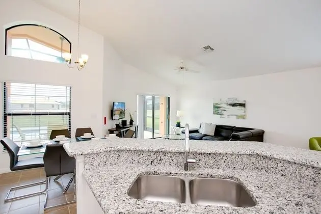 Villa (2569ROSEMONT)