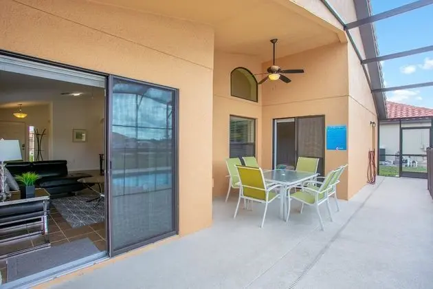 Villa (2569ROSEMONT)