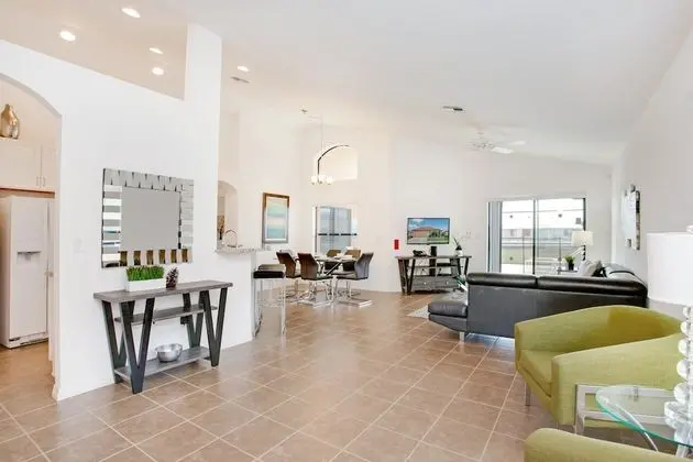 Villa (2569ROSEMONT)