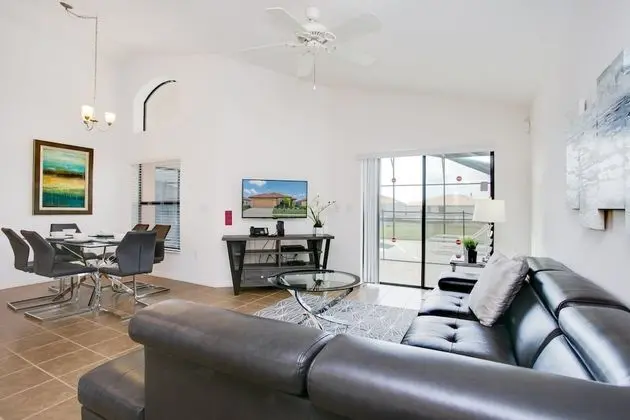 Villa (2569ROSEMONT)