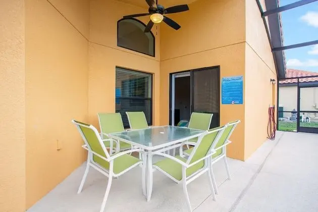 Villa (2569ROSEMONT)