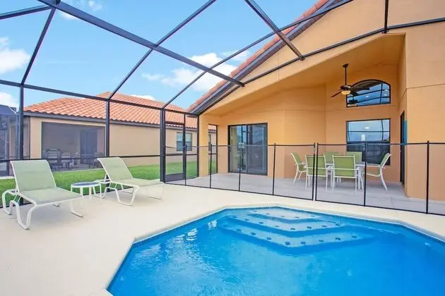 Villa (2569ROSEMONT)