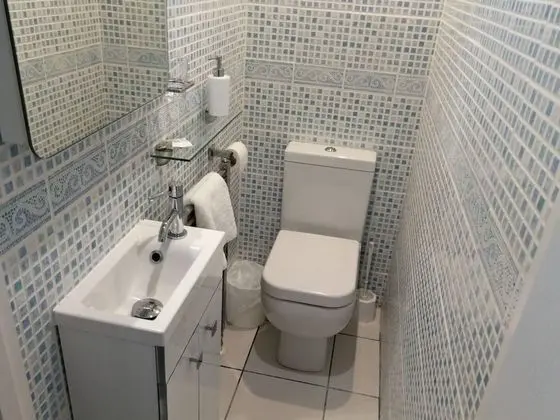 Tek Kişilik Oda, Özel Banyo (Not Ensuite)