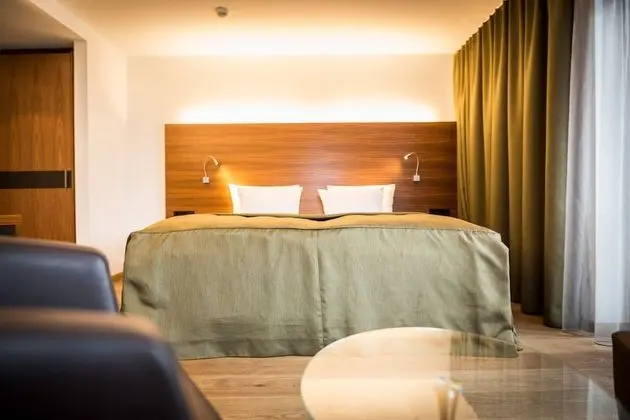 Junior Süit, Balkon