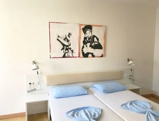 Standard Oda, 2 Tek Kişilik Yatak, Sigara İçilmez, Ortak Banyo