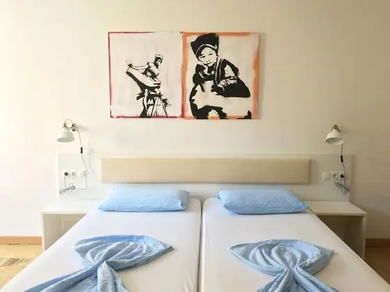 Standard Oda, 2 Tek Kişilik Yatak, Sigara İçilmez, Ortak Banyo