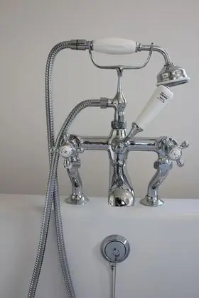 Tek Büyük Yataklı Oda, Özel Banyo (Master Suite )