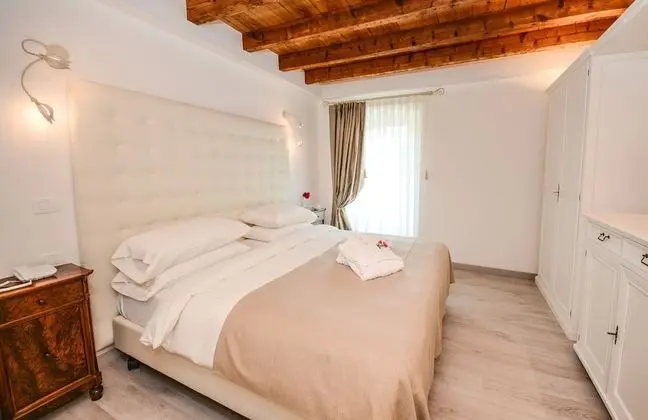 Deluxe Süit, Kısmi Göl Manzaralı