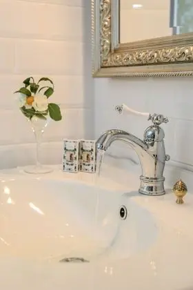 Deluxe Süit, Kısmi Göl Manzaralı