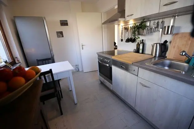 İki Ayrı Yataklı Oda, Ortak Banyo