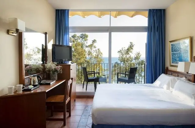 Tek Büyük Yataklı Oda, Deniz Manzaralı (Front)