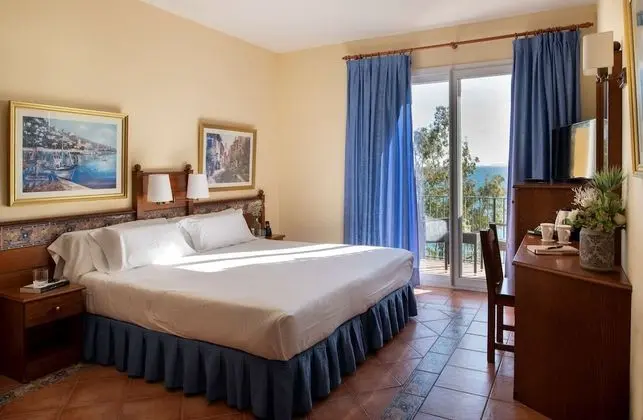 Tek Büyük Yataklı Oda, Deniz Manzaralı (Front)