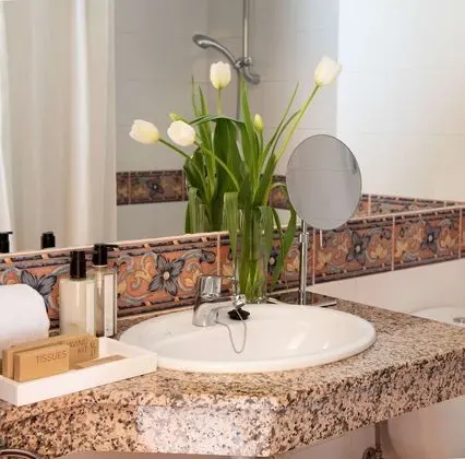 Tek Büyük Yataklı Oda, Deniz Manzaralı (Front)