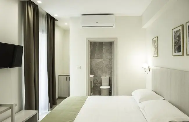 Standard Tek Büyük veya İki Ayrı Yataklı Oda (Wheelchair accessible)