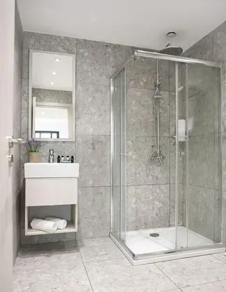 Standard Tek Büyük veya İki Ayrı Yataklı Oda (Wheelchair accessible)