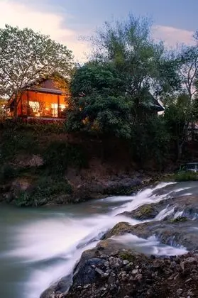 Riverside Villa Twin