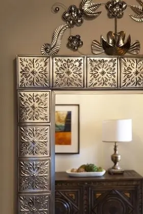 Colonial King Room
