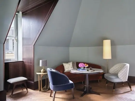 Premier Oda (Mansard)