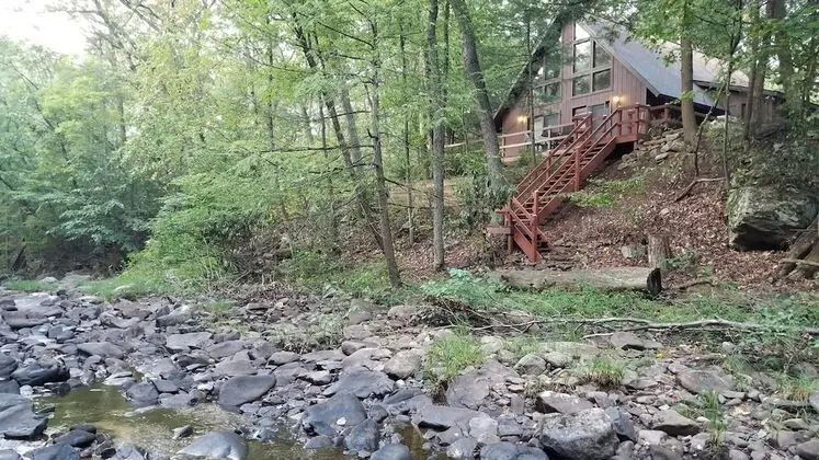 Ev, Birden Çok Yatak (Rosies Creekside Retreat)