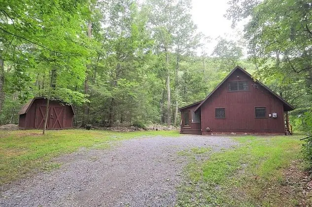Ev, Birden Çok Yatak (Rosies Creekside Retreat)