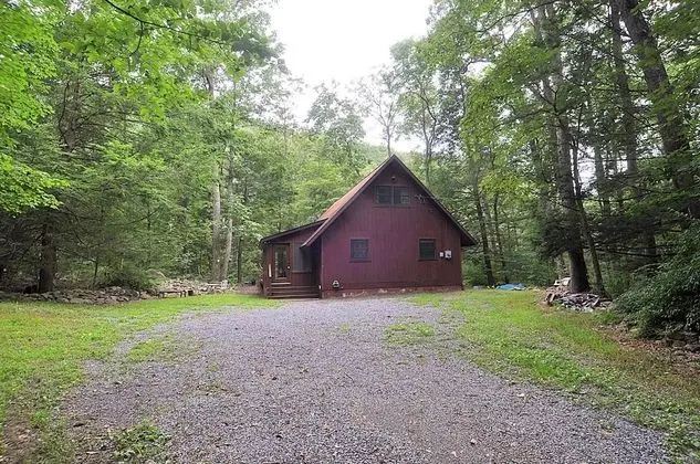 Ev, Birden Çok Yatak (Rosies Creekside Retreat)