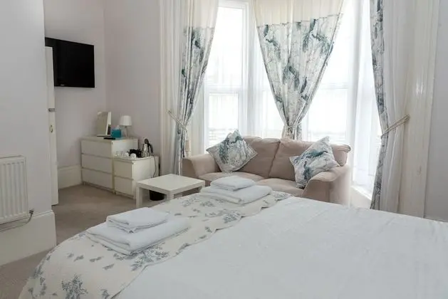 Tek Büyük Yataklı Oda (Large Suite with Wet Room)